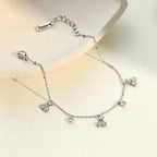 Bracelet à deux cerises sur chaîne fine dorée — vue 5
