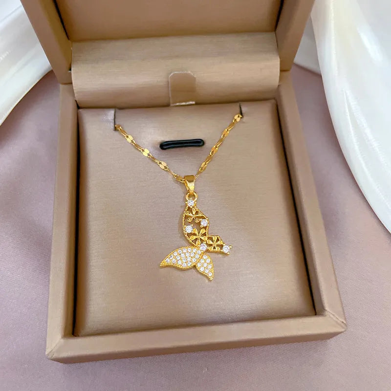 Collier papillon ajouré serti, chaîne dorée — vue 5