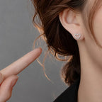 Puces d'oreilles moissanite taille cœur — vue 3