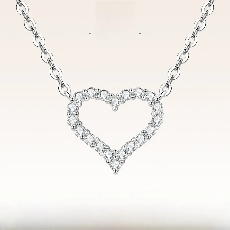 Collier cœur serti d'une moissanite, modèle unisexe