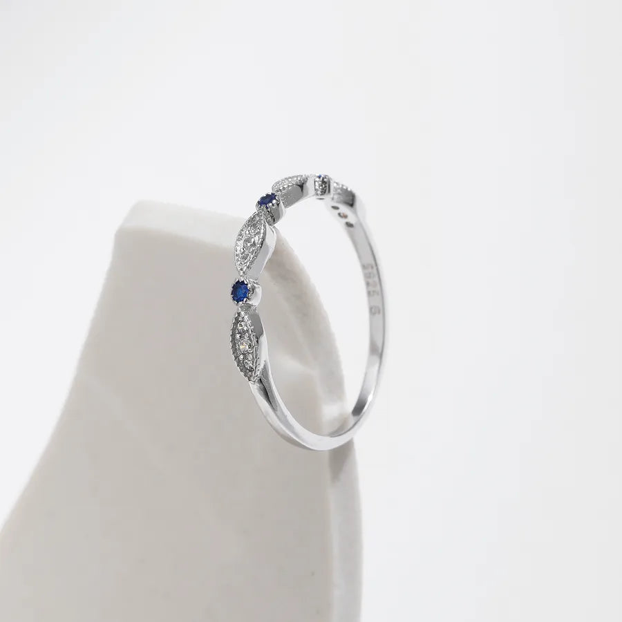 Bague géométrique sertie de zircons, argentée — vue 2