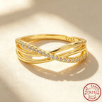 Bague croix sertie, finition or blanc