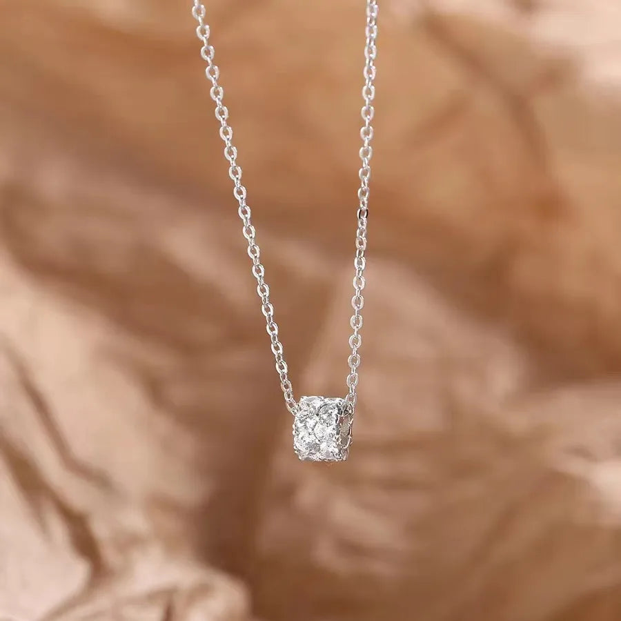 Collier à pendentif géométrique serti — vue 6