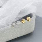 Puces d'oreilles fleur ciselée, argent 925 — vue 2