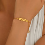 Bracelet anneau décentré sur chaîne fine — vue 2