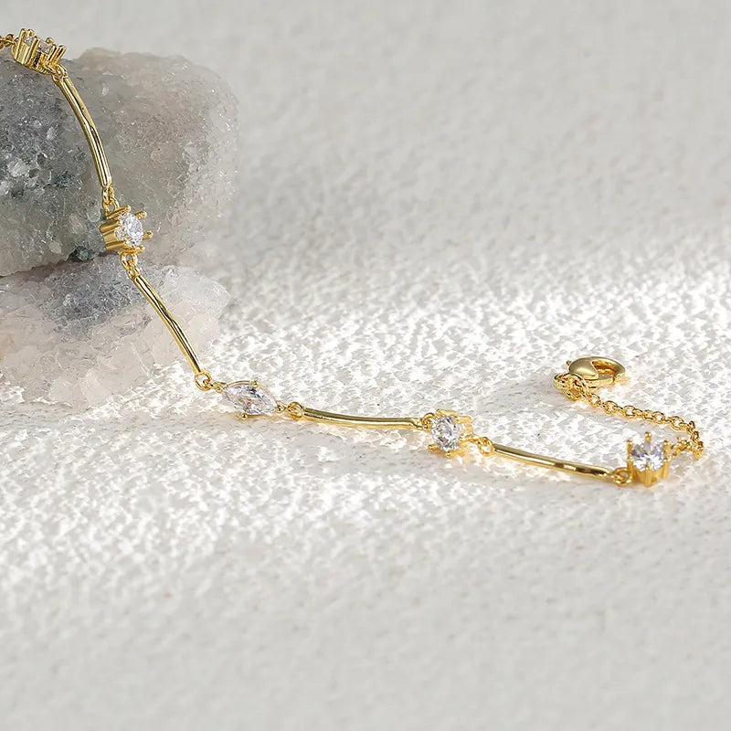 Bracelet en laiton doré serti de zircons — vue 2