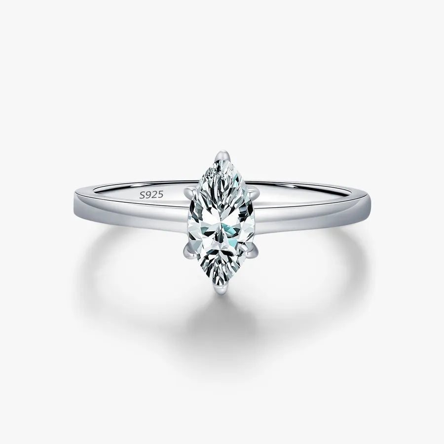 Bague moissanite taille marquise sur argent 925
