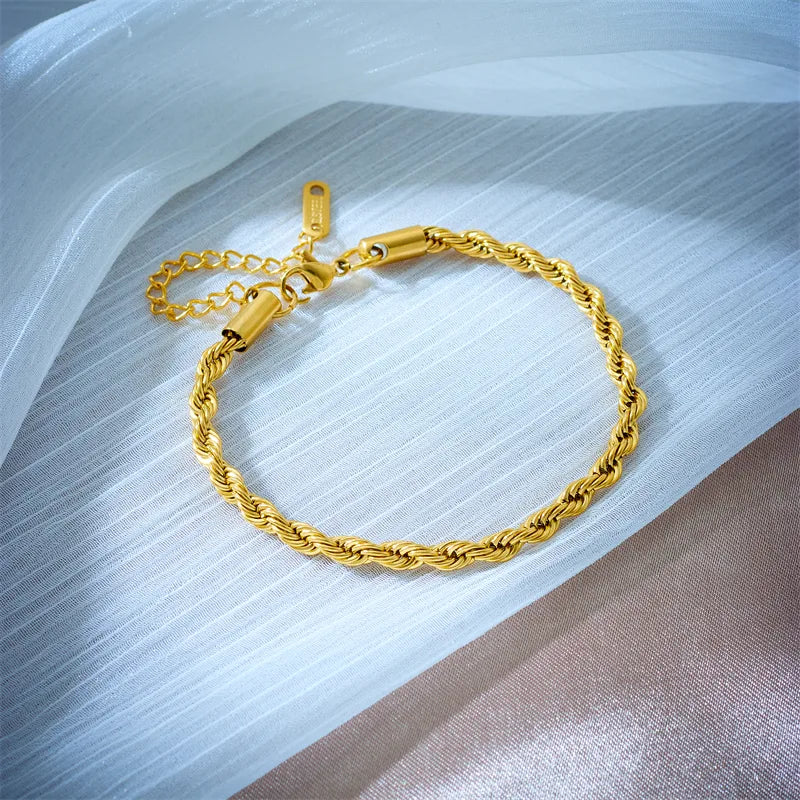 Bracelet au corps torsadé, acier inoxydable doré — vue 4