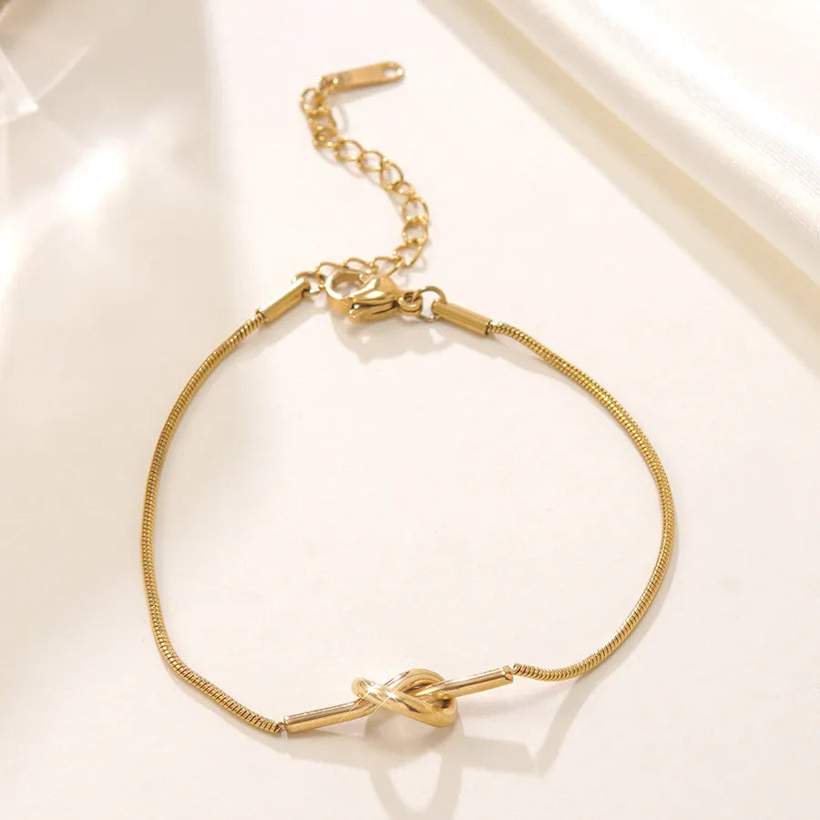 Bracelet maille serpent nouée sur elle-même, acier doré