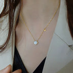 Collier cœur de nacre naturelle, chaîne dorée — vue 2