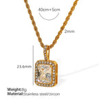 Collier à pendentif carré serti, chaîne dorée — vue 7