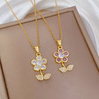 Collier fleur sertie de zircons sur chaîne en acier titane