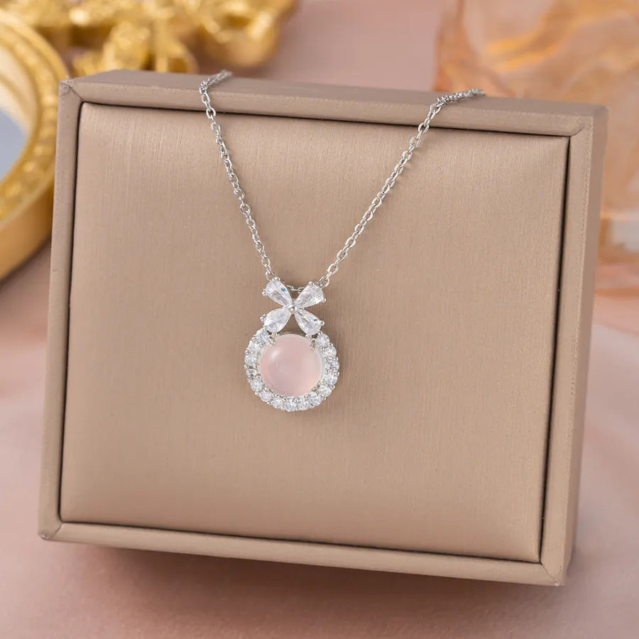 Collier fleur de calcédoine naturelle, chaîne dorée — vue 6