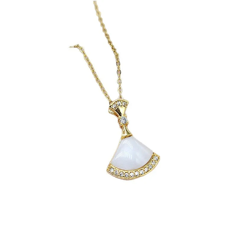 Collier éventail en pierre œil-de-chat sur chaîne dorée