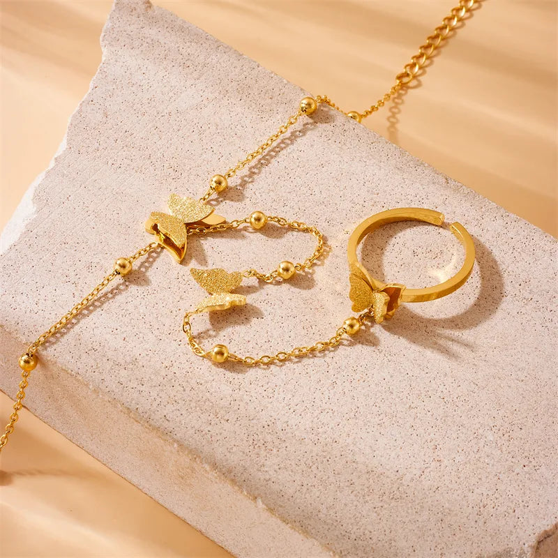 Bracelet papillon sur chaîne fine dorée — vue 3