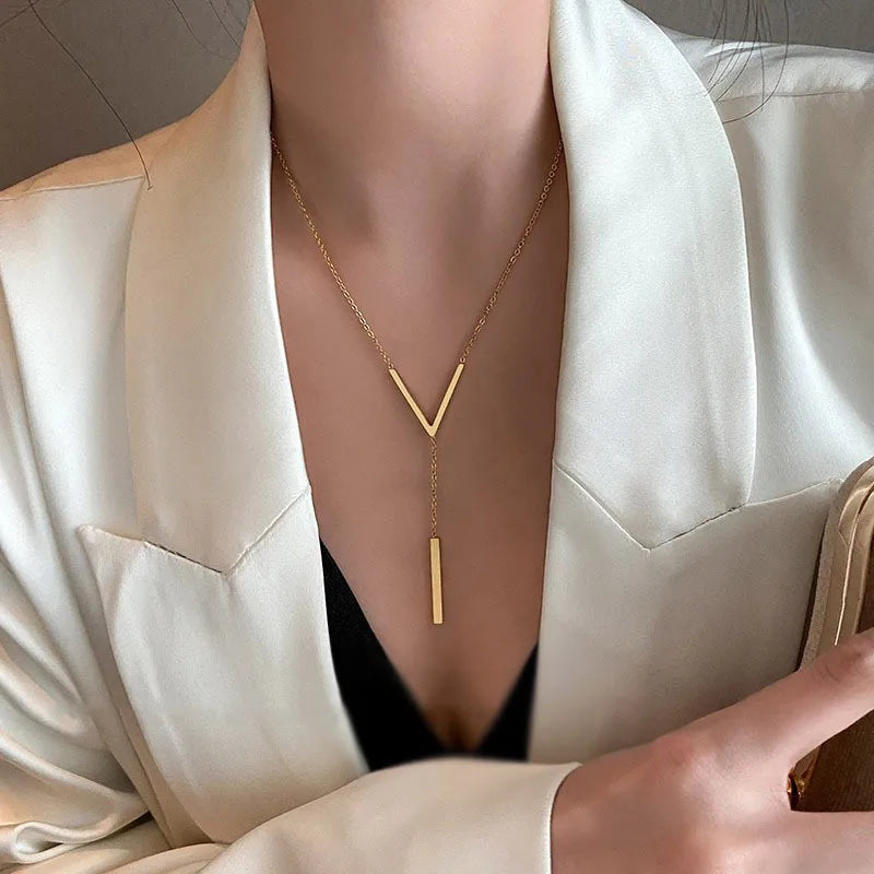 Collier à initiale et pampille, chaîne dorée — vue 2