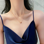Collier à pendentif pavé de zircons, acier inoxydable doré
