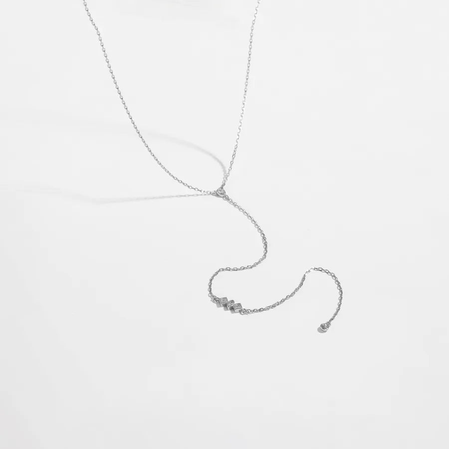 Collier à pendentif géométrique argenté — vue 5