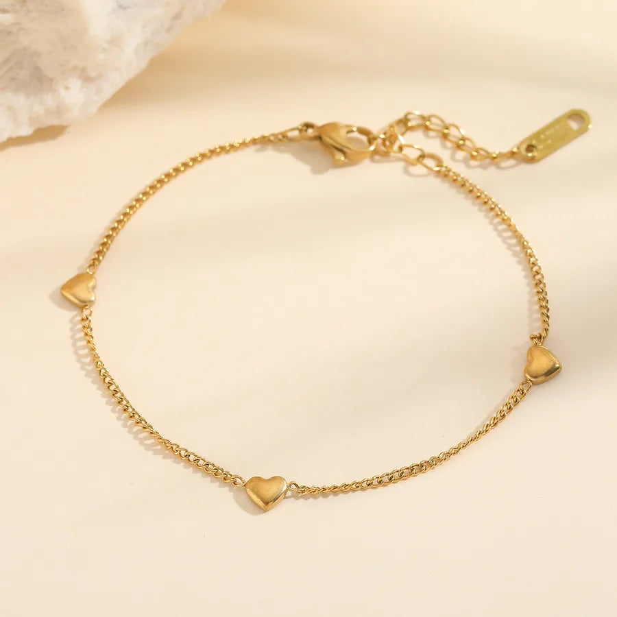 Collier à petits cœurs en relief, acier doré — vue 11