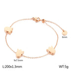 Bracelet fleur ouverte sur chaîne fine dorée — vue 5