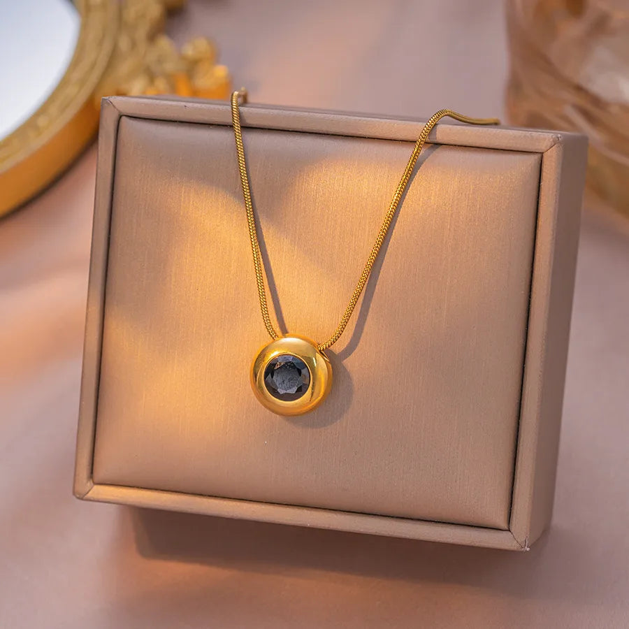 Collier à pendentif rond serti sur maille serpent — vue 4