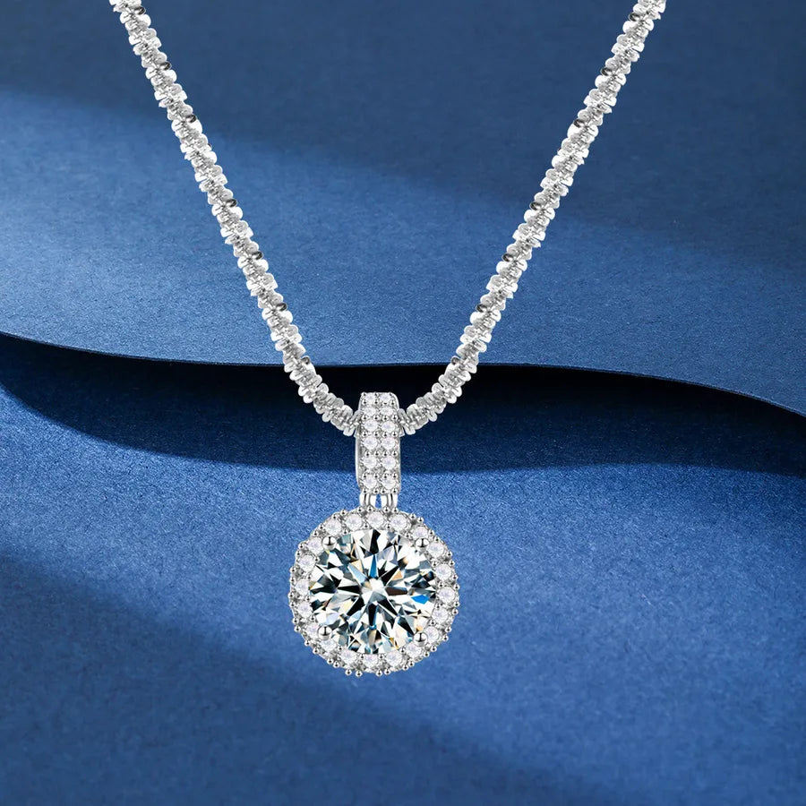 Collier étoile suspendue à une chaîne torsadée dorée