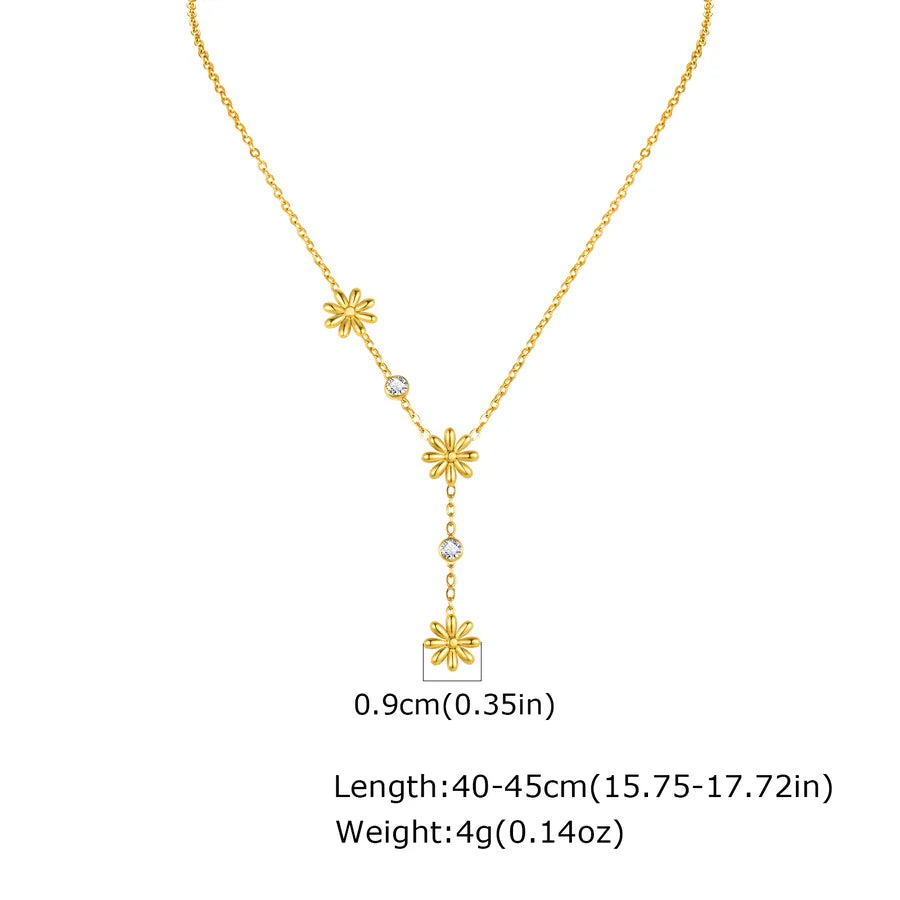 Collier fleur sertie de zircons, chaîne dorée — vue 2