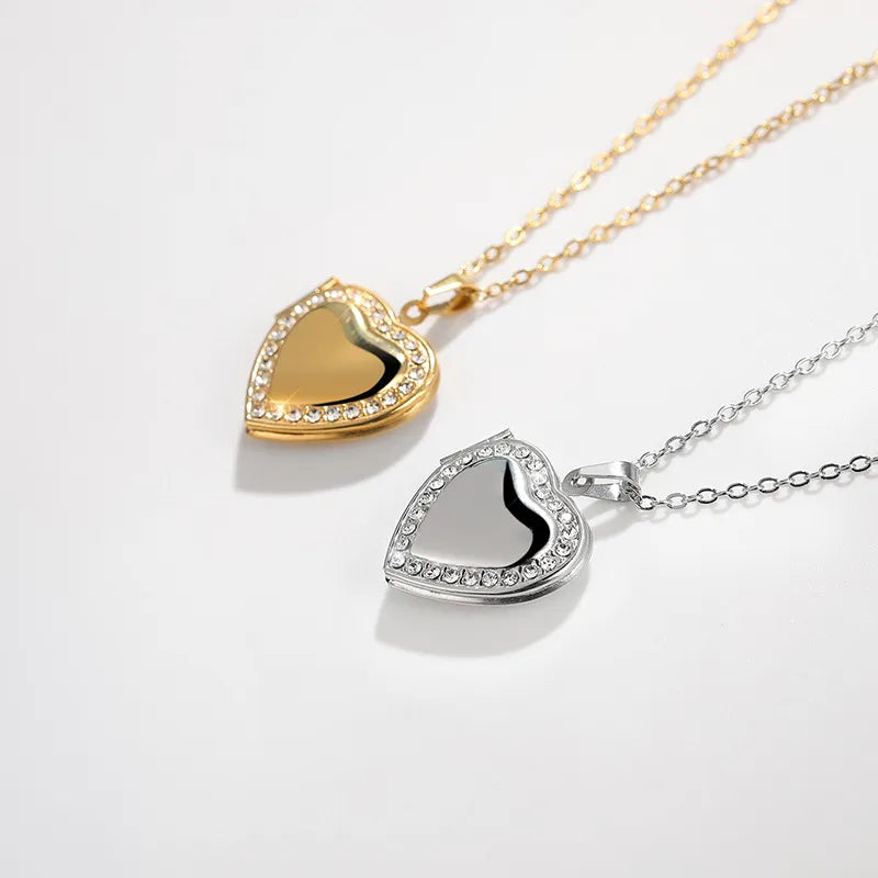 Collier médaillon cœur à ouvrir sur chaîne dorée