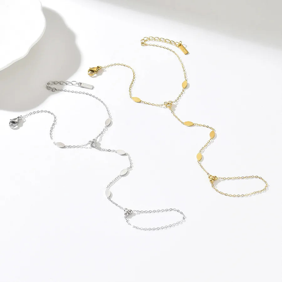 Bracelet feuille nervurée sur chaîne dorée — vue 2