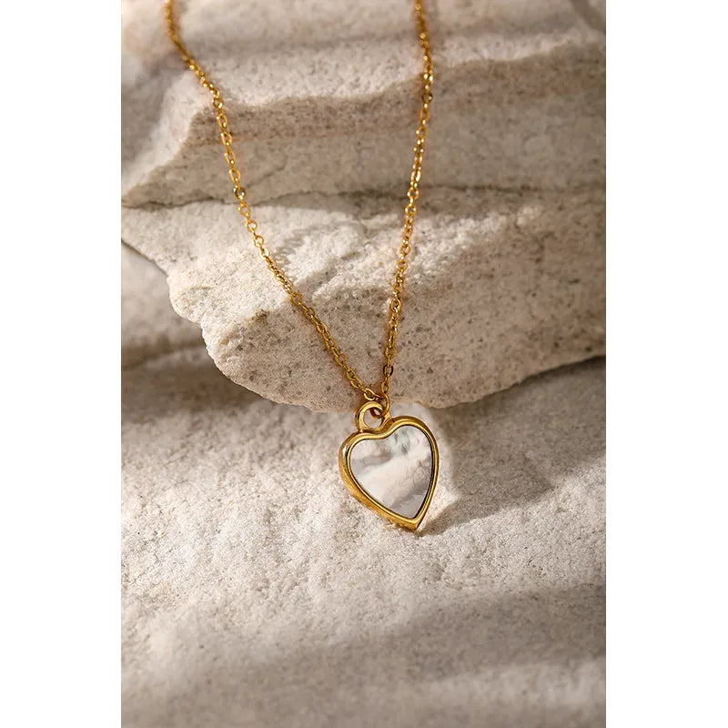 Collier cœur ajouré, chaîne fine dorée — vue 4