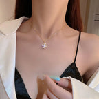 Collier pendentif moulin à vent sur chaîne fine dorée