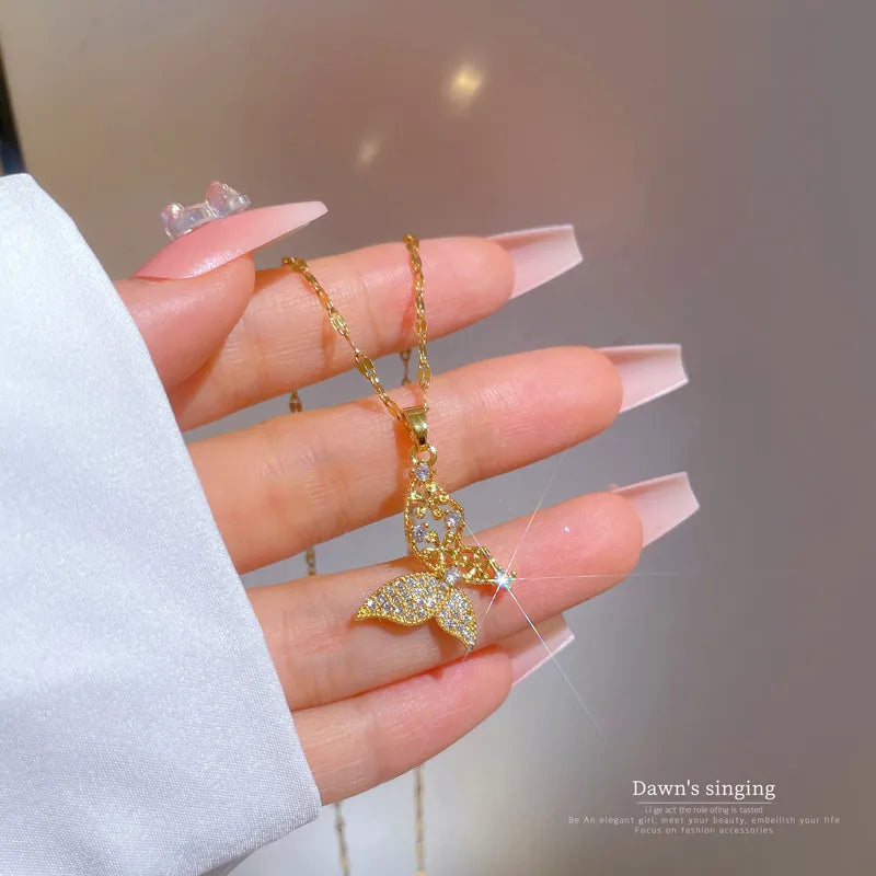 Collier papillon ajouré serti, chaîne dorée — vue 3