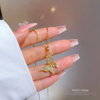 Collier papillon ajouré serti, chaîne dorée — vue 3
