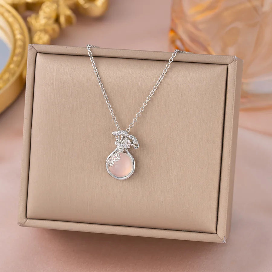 Collier fleur de calcédoine naturelle, chaîne dorée — vue 5