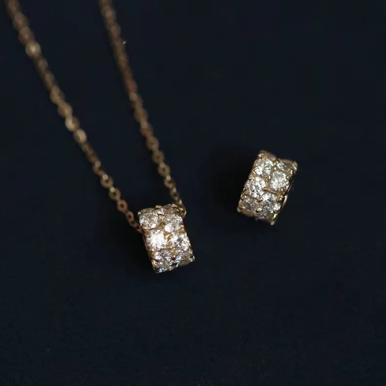 Collier à pendentif géométrique serti — vue 5