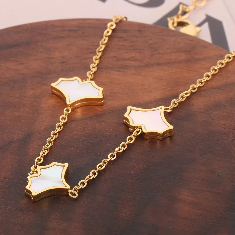 Bracelet feuille de ginkgo sur chaîne dorée — vue 6