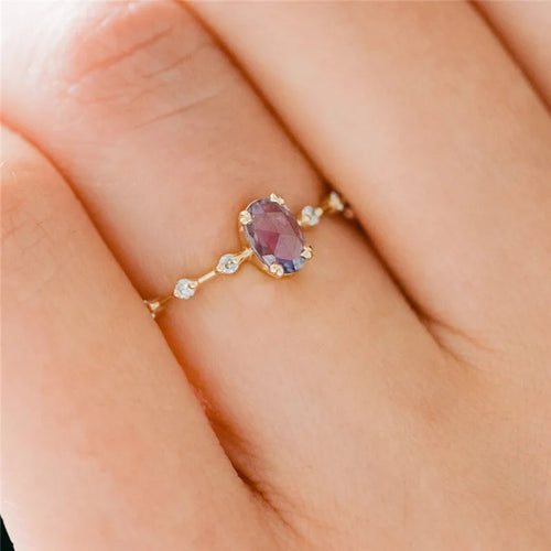 Bague à monture contemporaine sertie de pierre