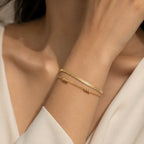 Bracelet maille forçat aux maillons anguleux, acier doré
