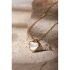 Collier cœur ajouré, chaîne fine dorée — vue 2