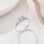 Bague moissanite en monture étoile — vue 3