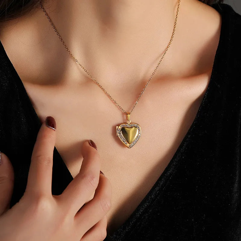 Collier médaillon cœur à ouvrir, chaîne dorée — vue 4