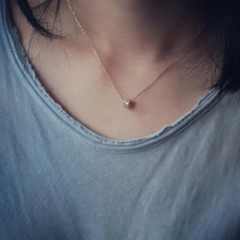 Collier à pendentif géométrique serti — vue 4