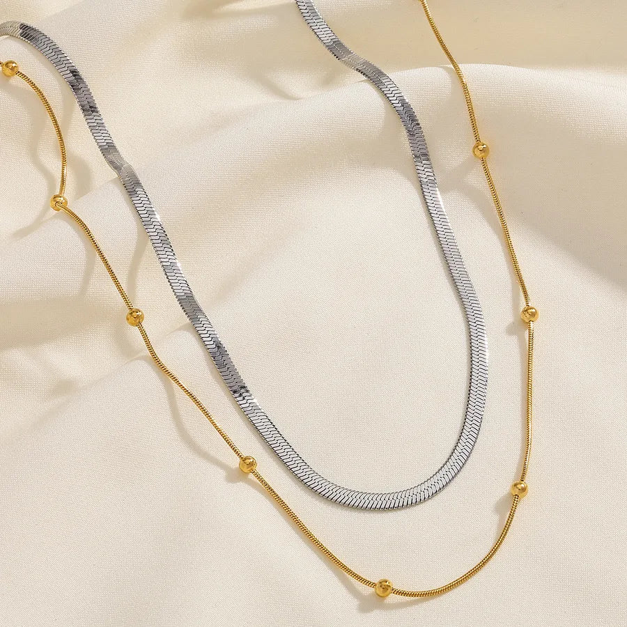 Collier à deux rangs et pendentif en U — vue 7