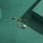 Bague à zircon taille goutte sur monture fine
