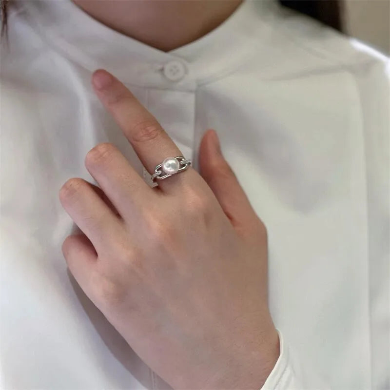 Bague à perle d'eau douce sur anneau fin — vue 3