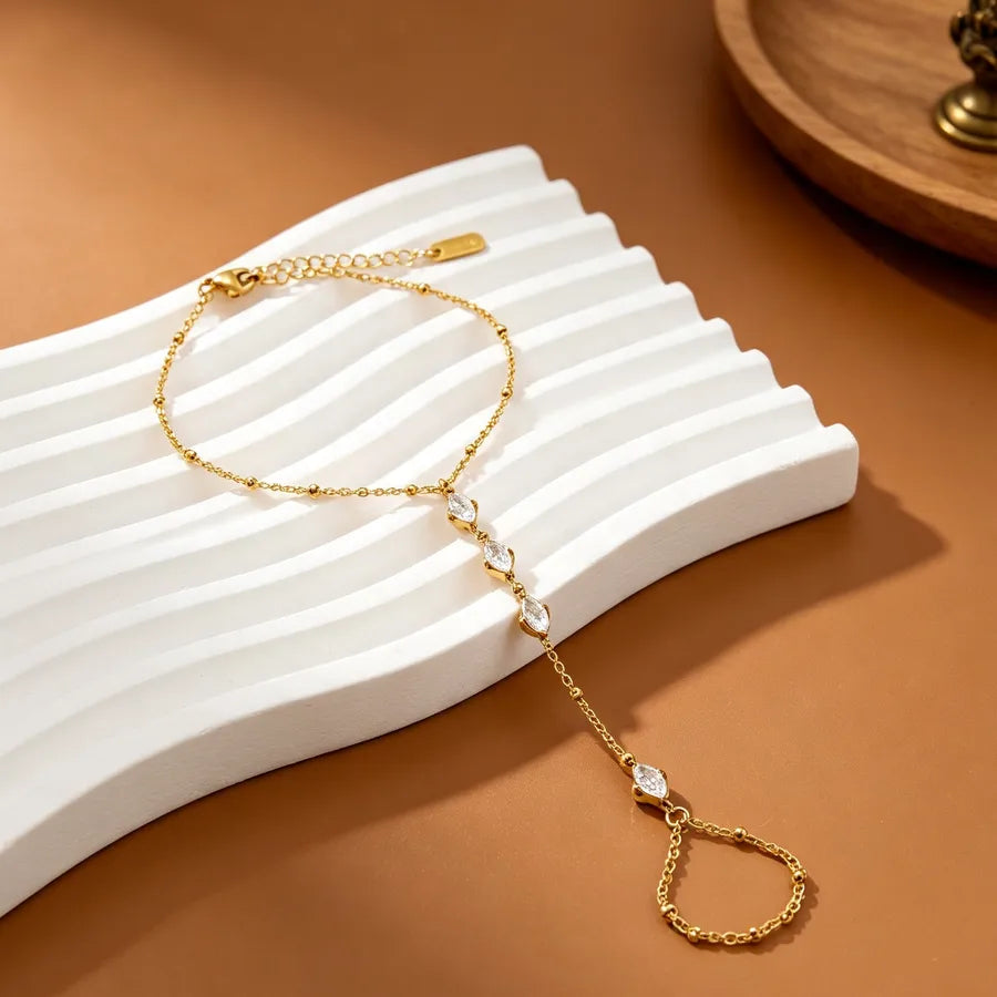 Bracelet de main géométrique serti de zircons, acier doré