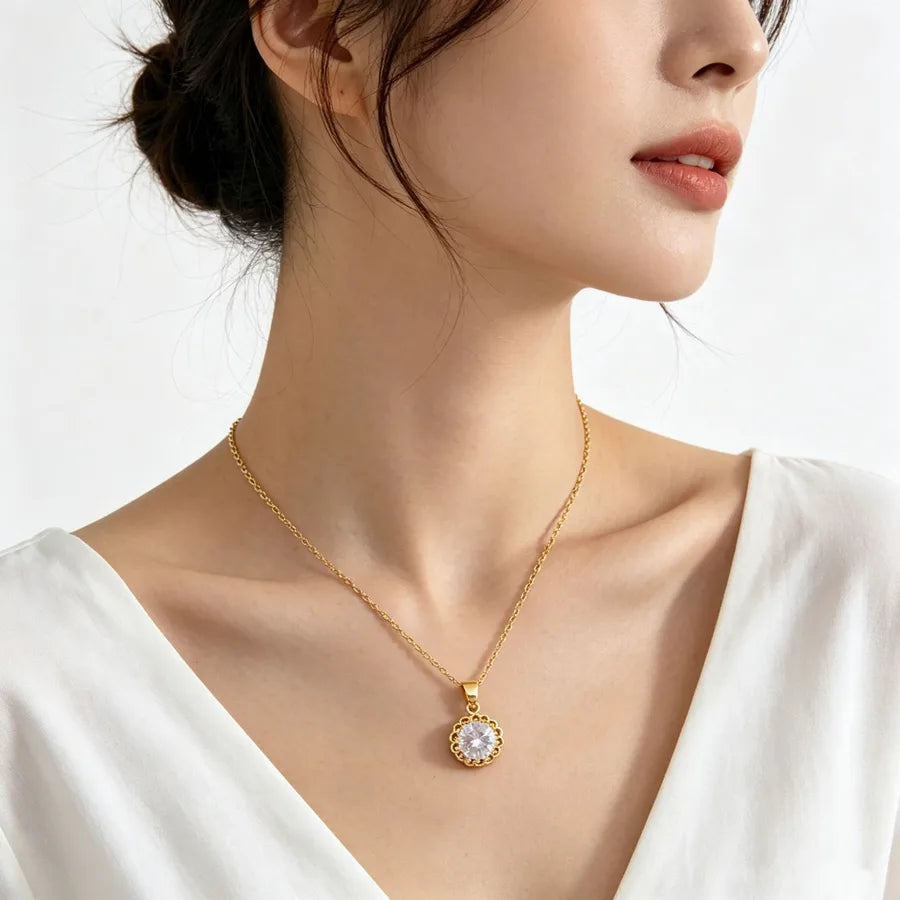 Collier à pendentif rond serti d'un zircon — vue 3