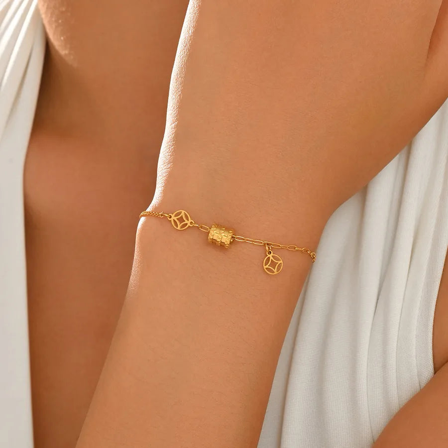 Bracelet cercle ouvert posé de côté — vue 2